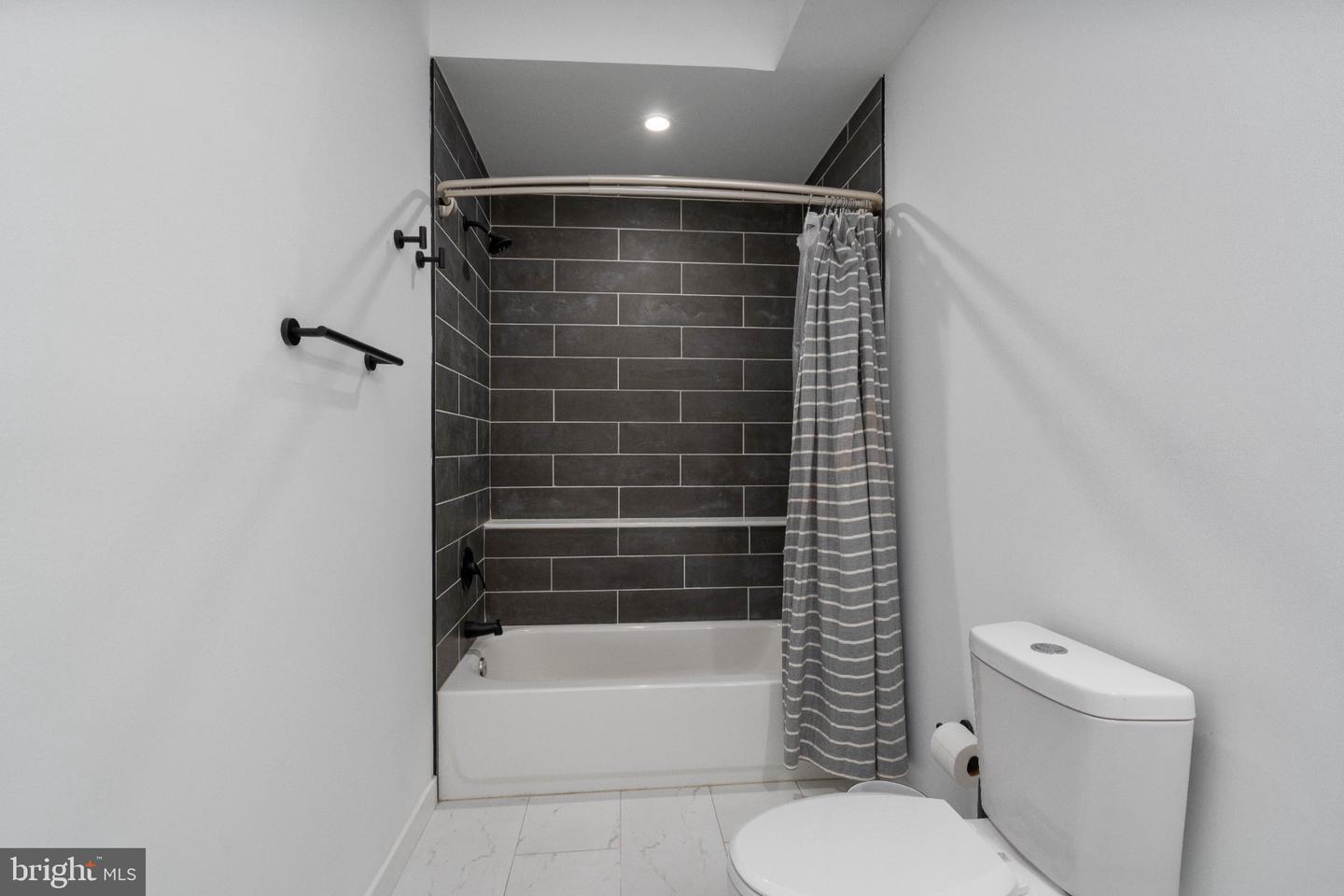 3213 Chatham St Property Photo 18