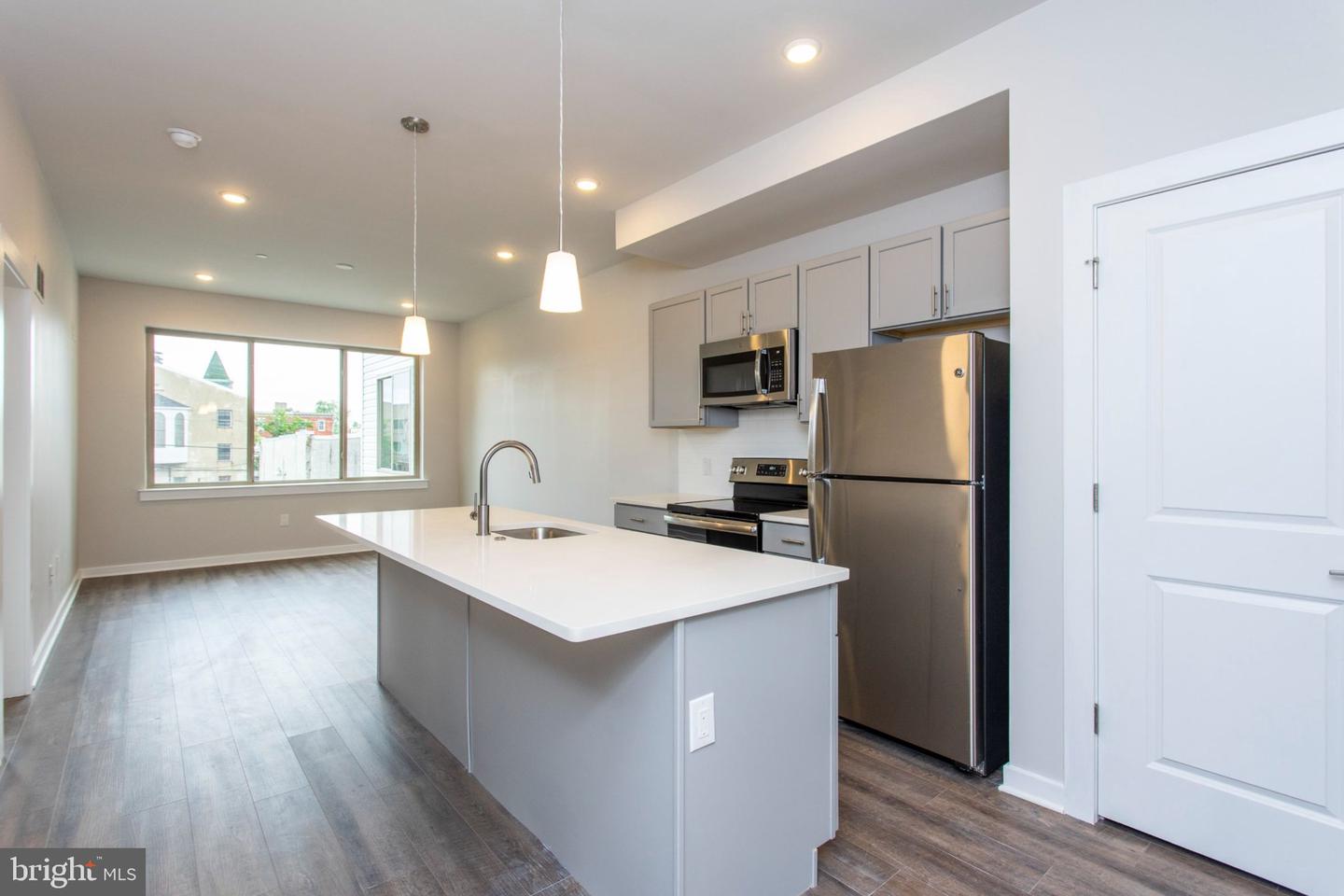 1227-29 N 7TH ST #UNIT 3E Property Photo 1