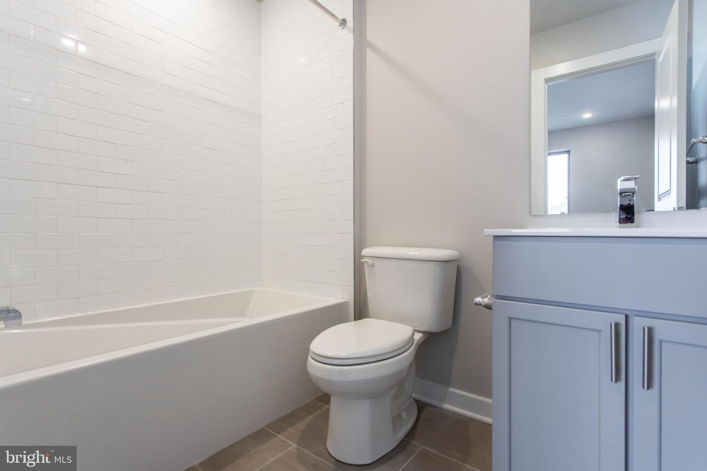 1227-29 N 7th St #unit 3e Property Photo 15