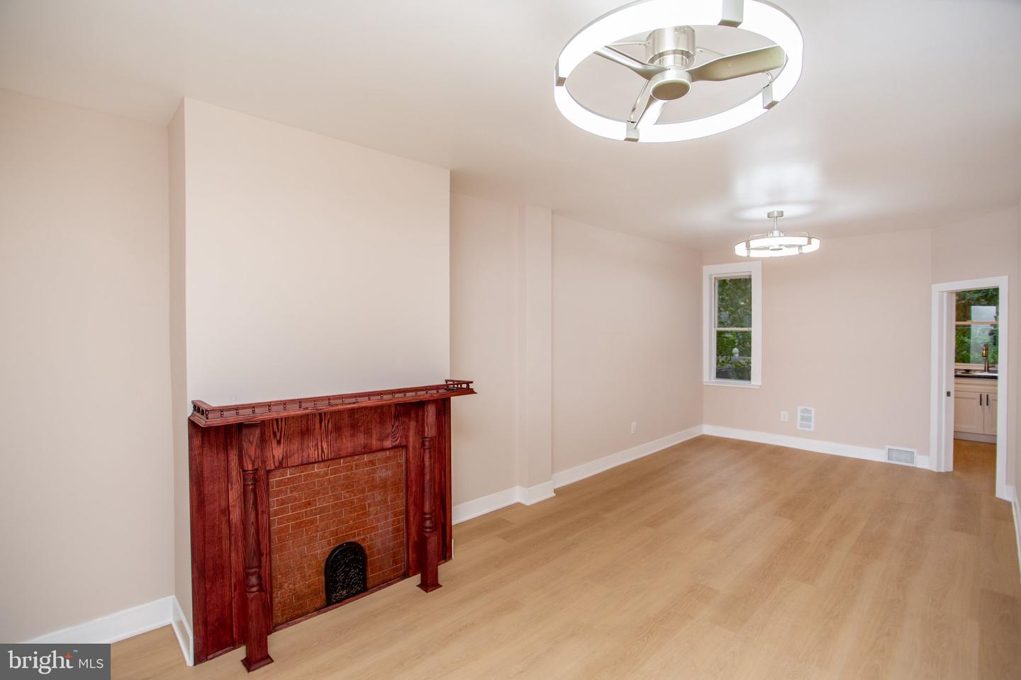 576 E Herman St Property Photo 7