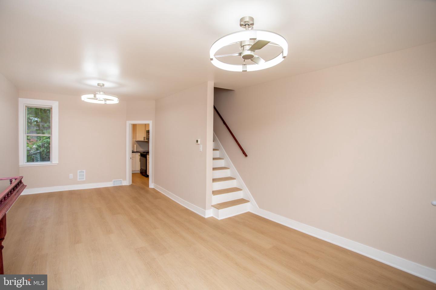 576 E Herman St Property Photo 9