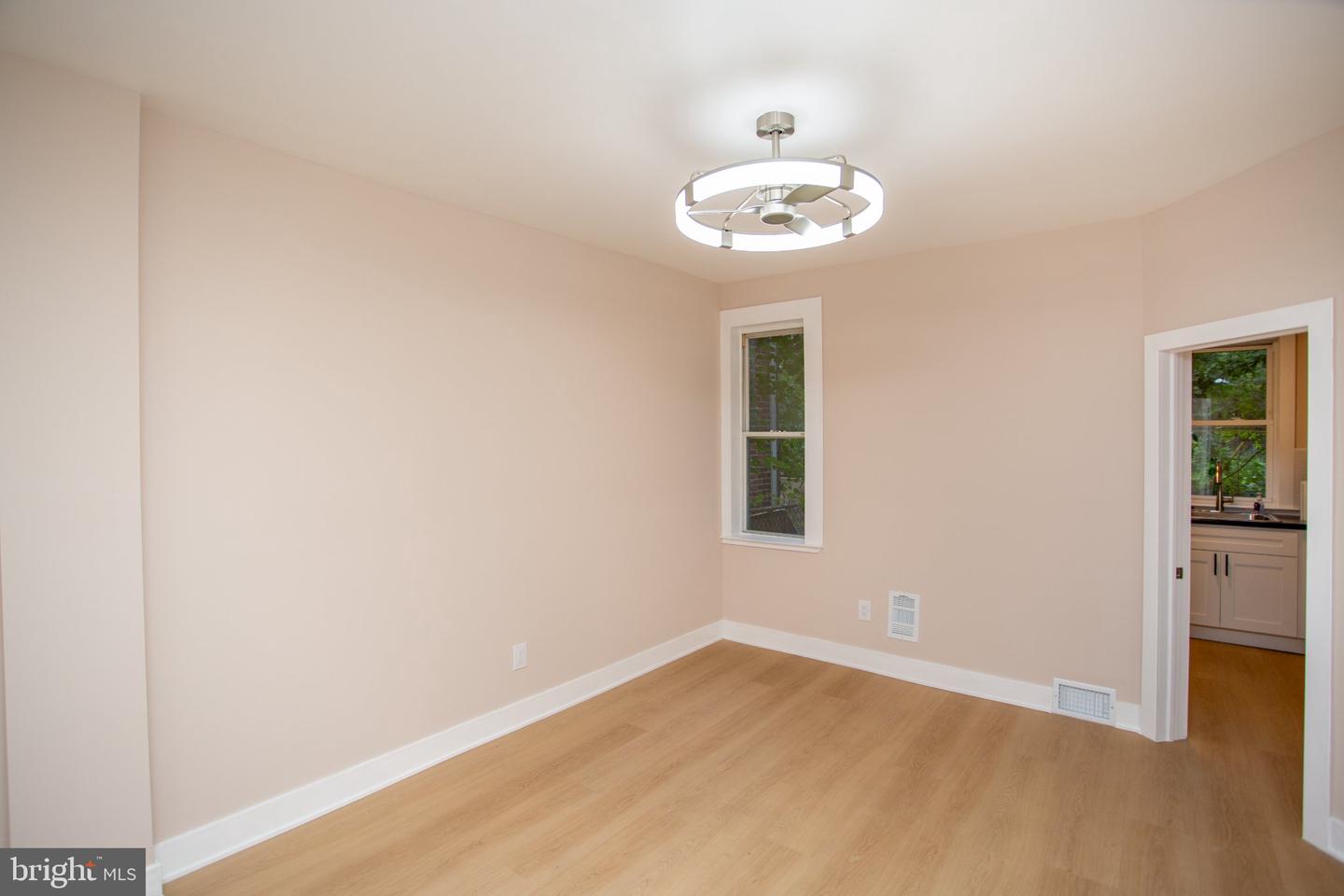 576 E Herman St Property Photo 13