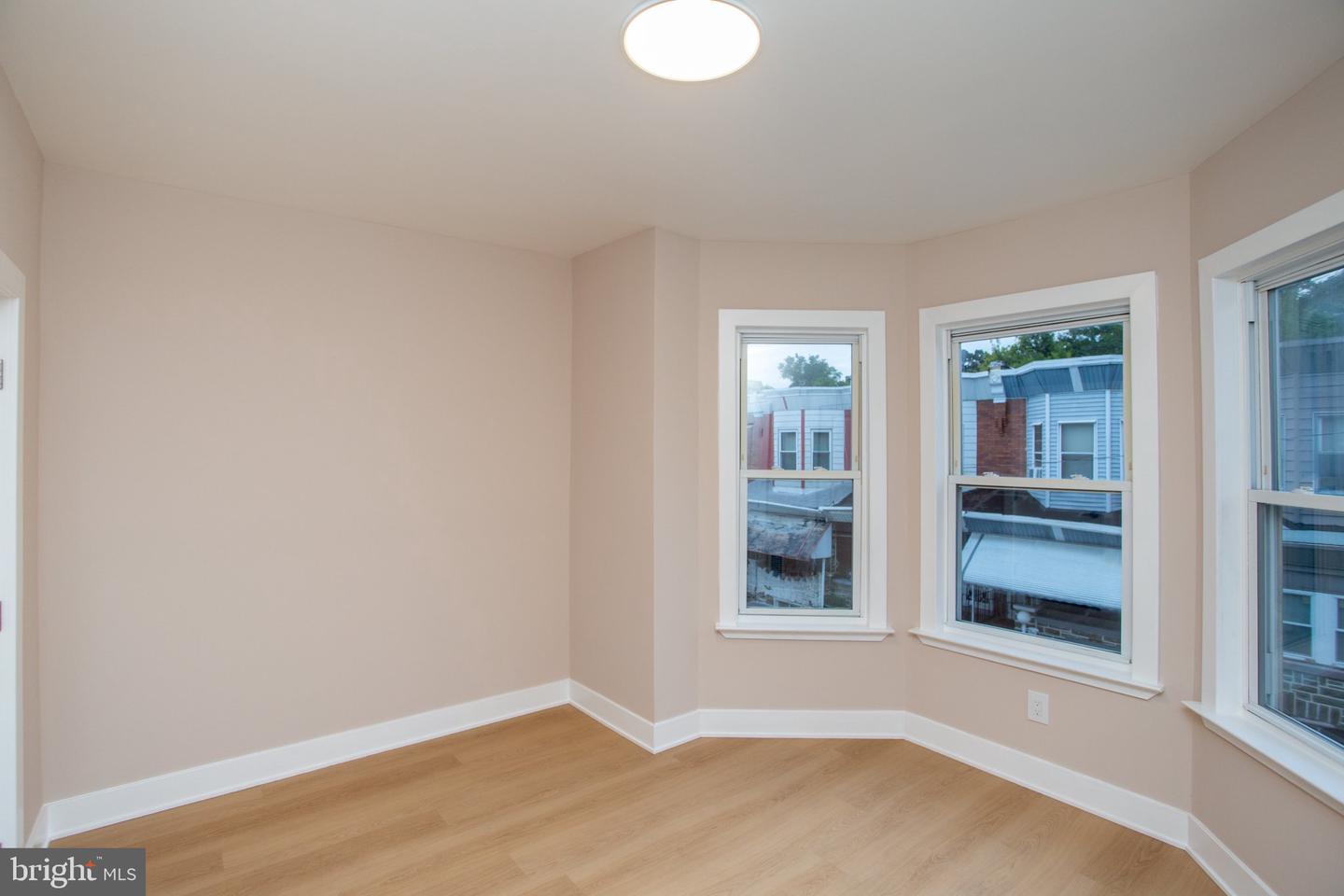 576 E Herman St Property Photo 28