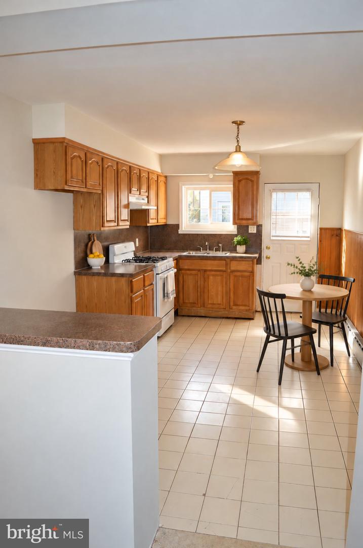 610 Sears St Property Photo 8