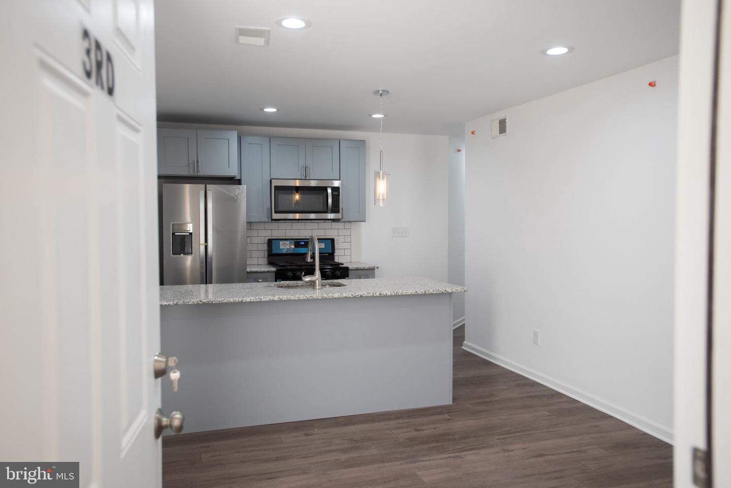 2227 E Cumberland St Property Photo 4