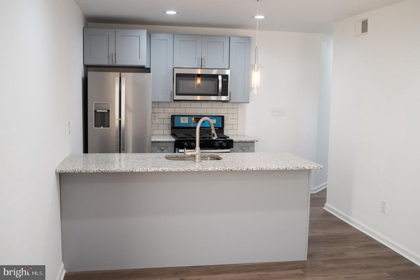2227 E Cumberland St Property Photo 5
