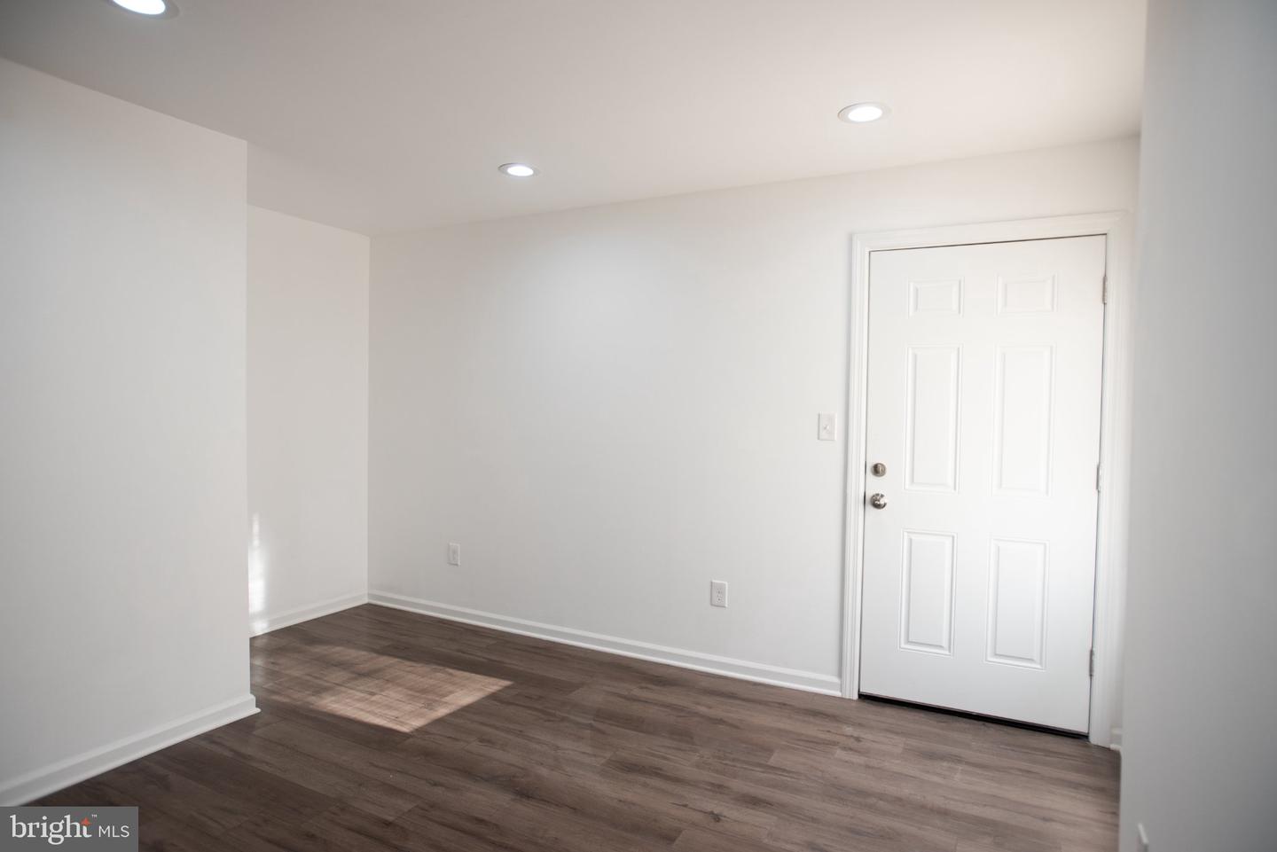 2227 E Cumberland St Property Photo 6