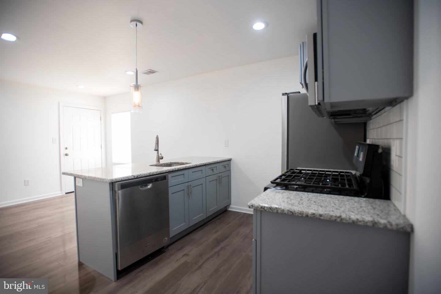 2227 E Cumberland St Property Photo 8