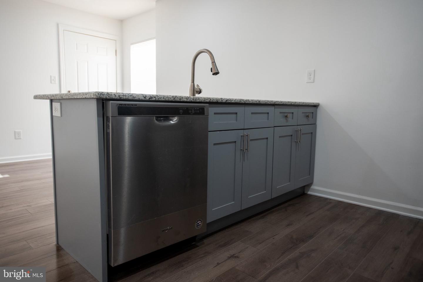 2227 E Cumberland St Property Photo 9