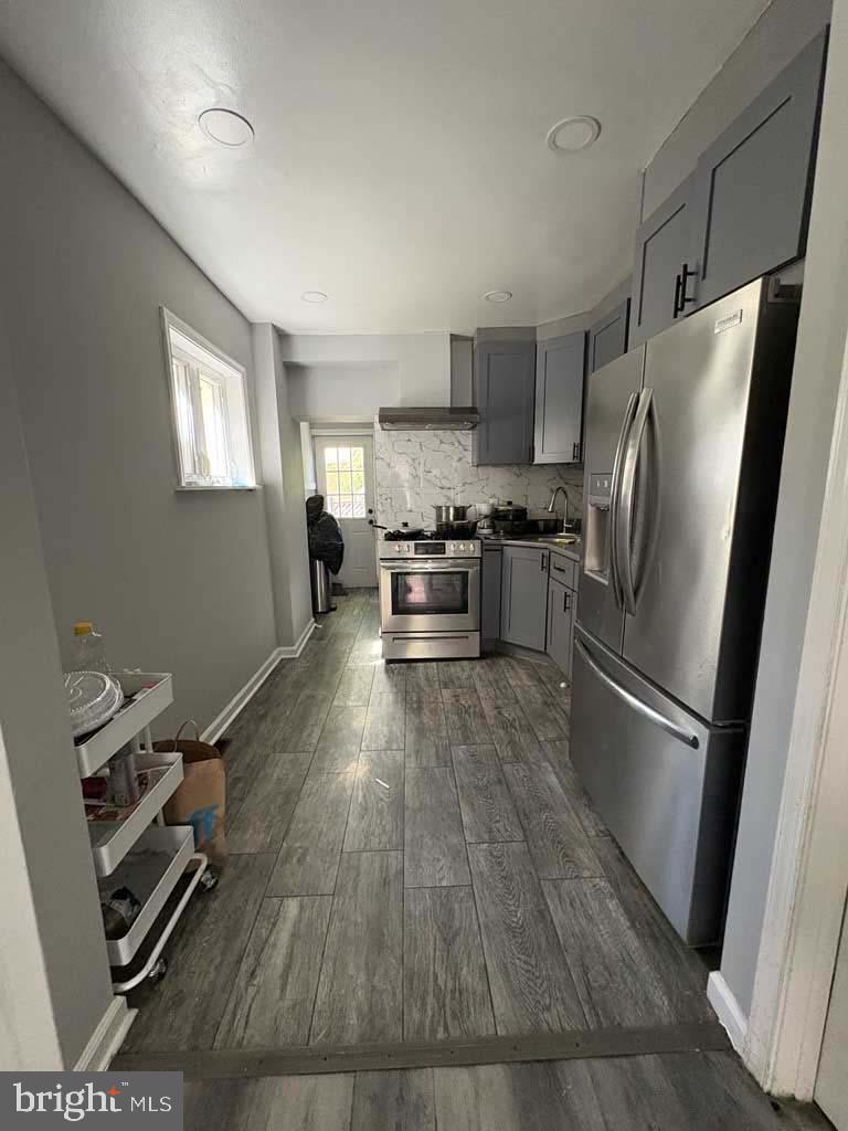 3070 Braddock St Property Photo 7