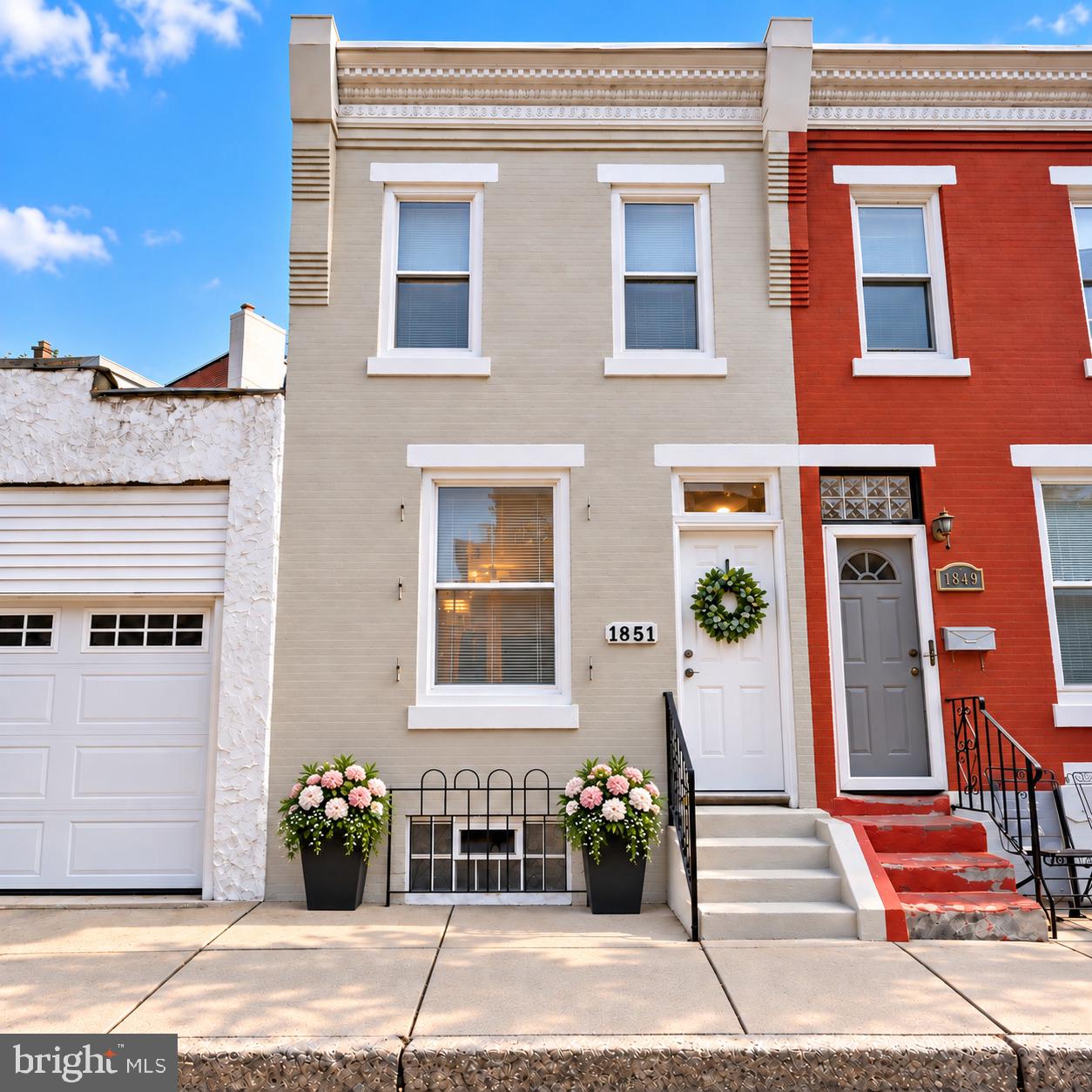 1851 N LECOUNT ST Property Photo 1