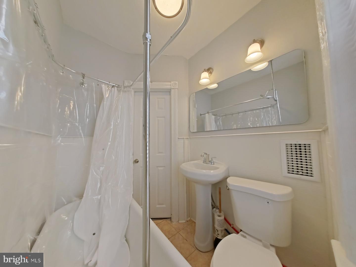 1851 N Lecount St Property Photo 22