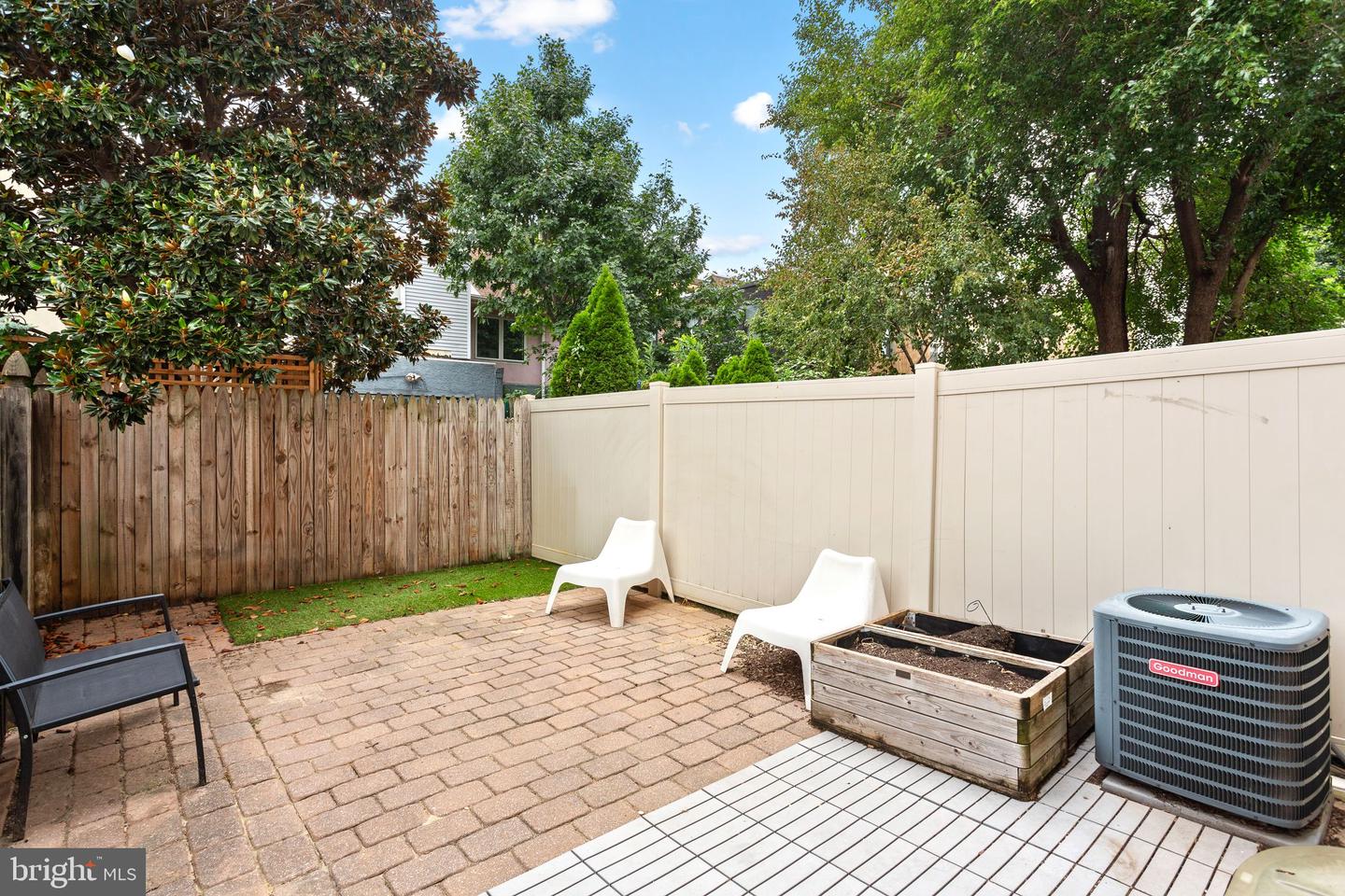 1118 E Oxford St Property Photo 8