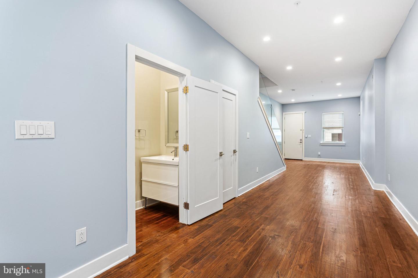1118 E Oxford St Property Photo 10