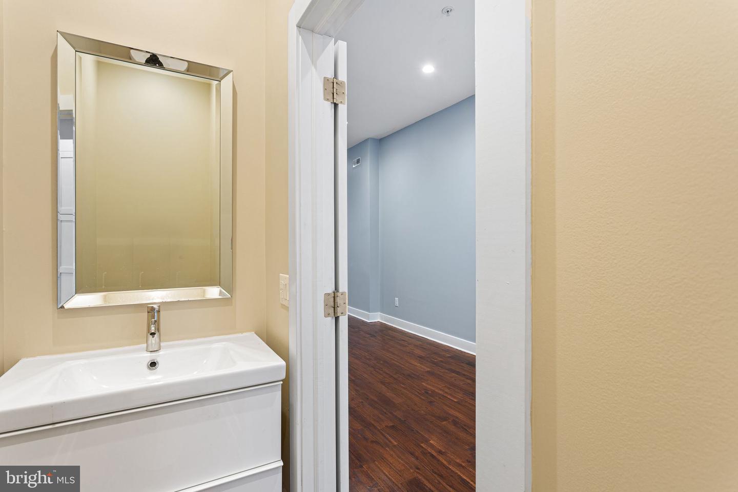 1118 E Oxford St Property Photo 11
