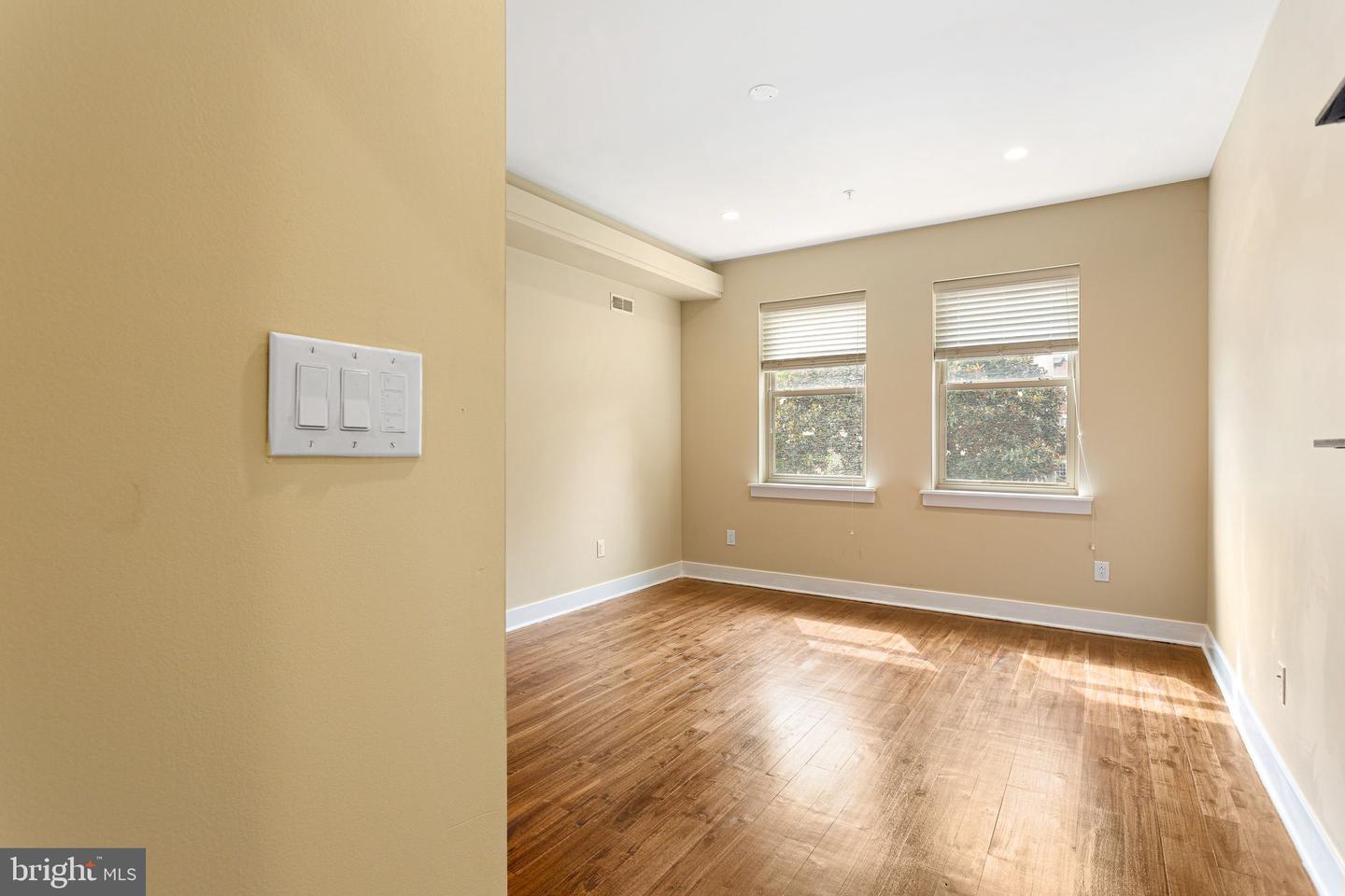 1118 E Oxford St Property Photo 13