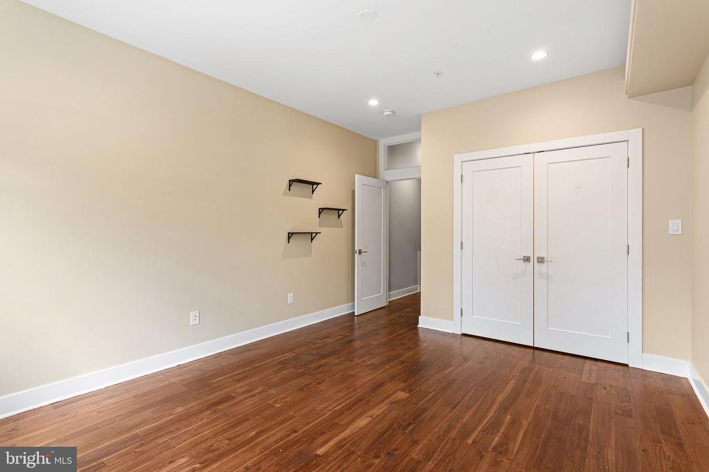 1118 E Oxford St Property Photo 14
