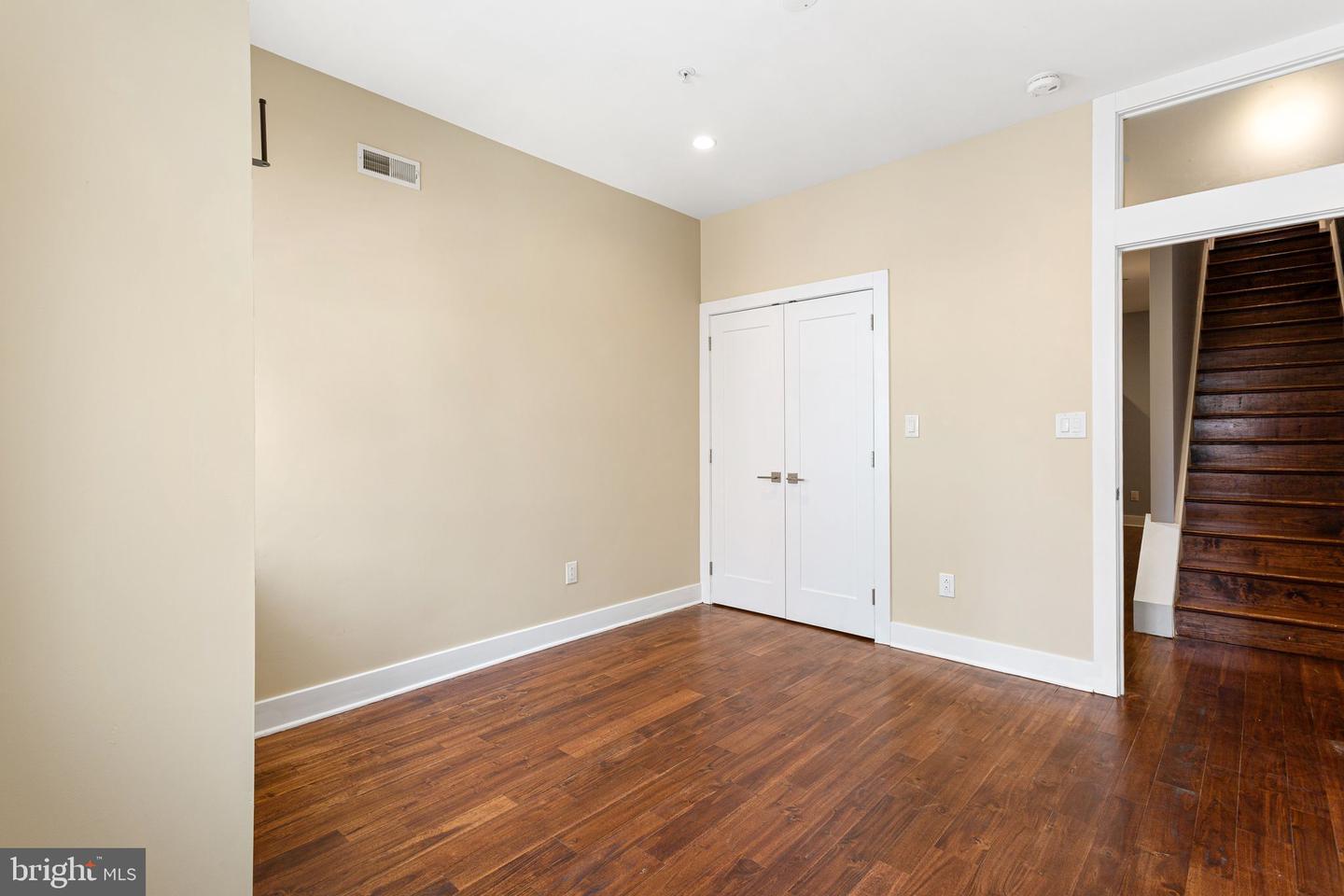 1118 E Oxford St Property Photo 18