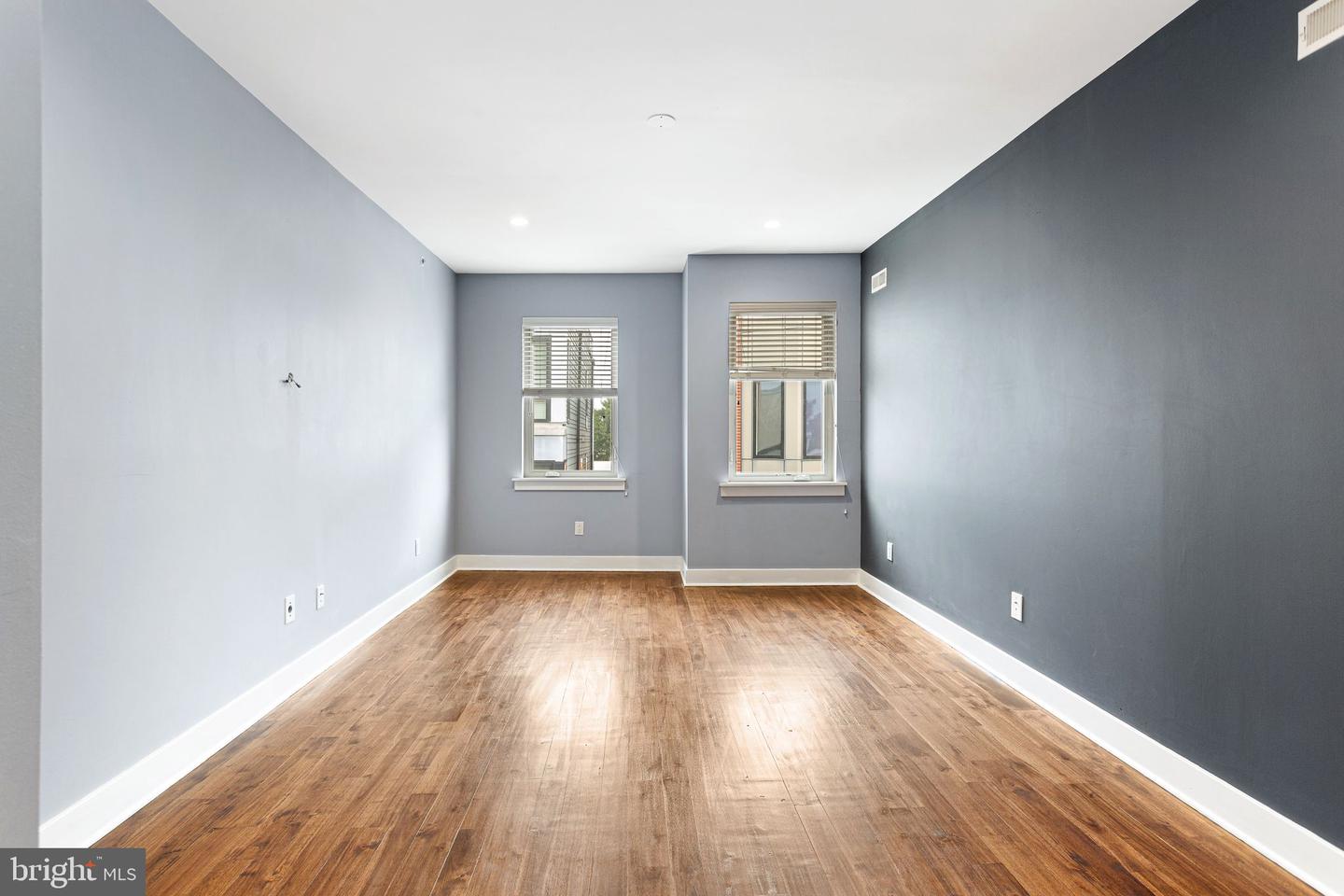 1118 E Oxford St Property Photo 19