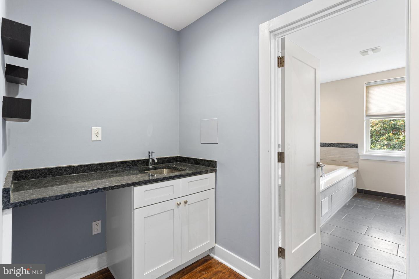1118 E Oxford St Property Photo 25