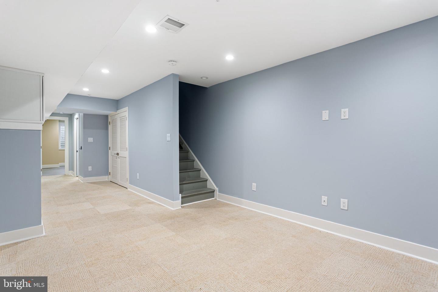 1118 E Oxford St Property Photo 31