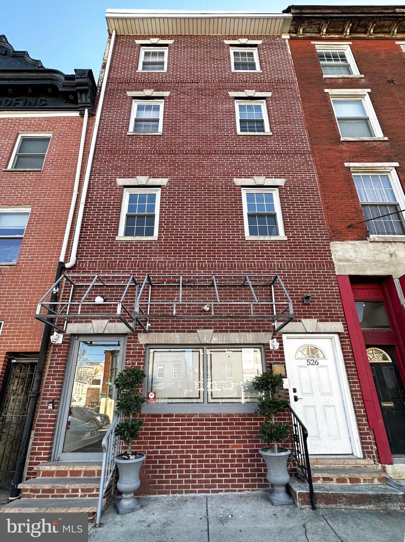 526 W GIRARD AVE #FIRST FLOOR Property Photo 1