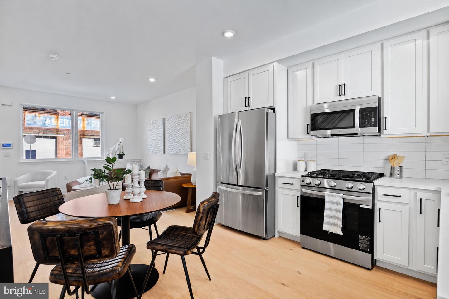 2124 E Rush St Property Photo 11