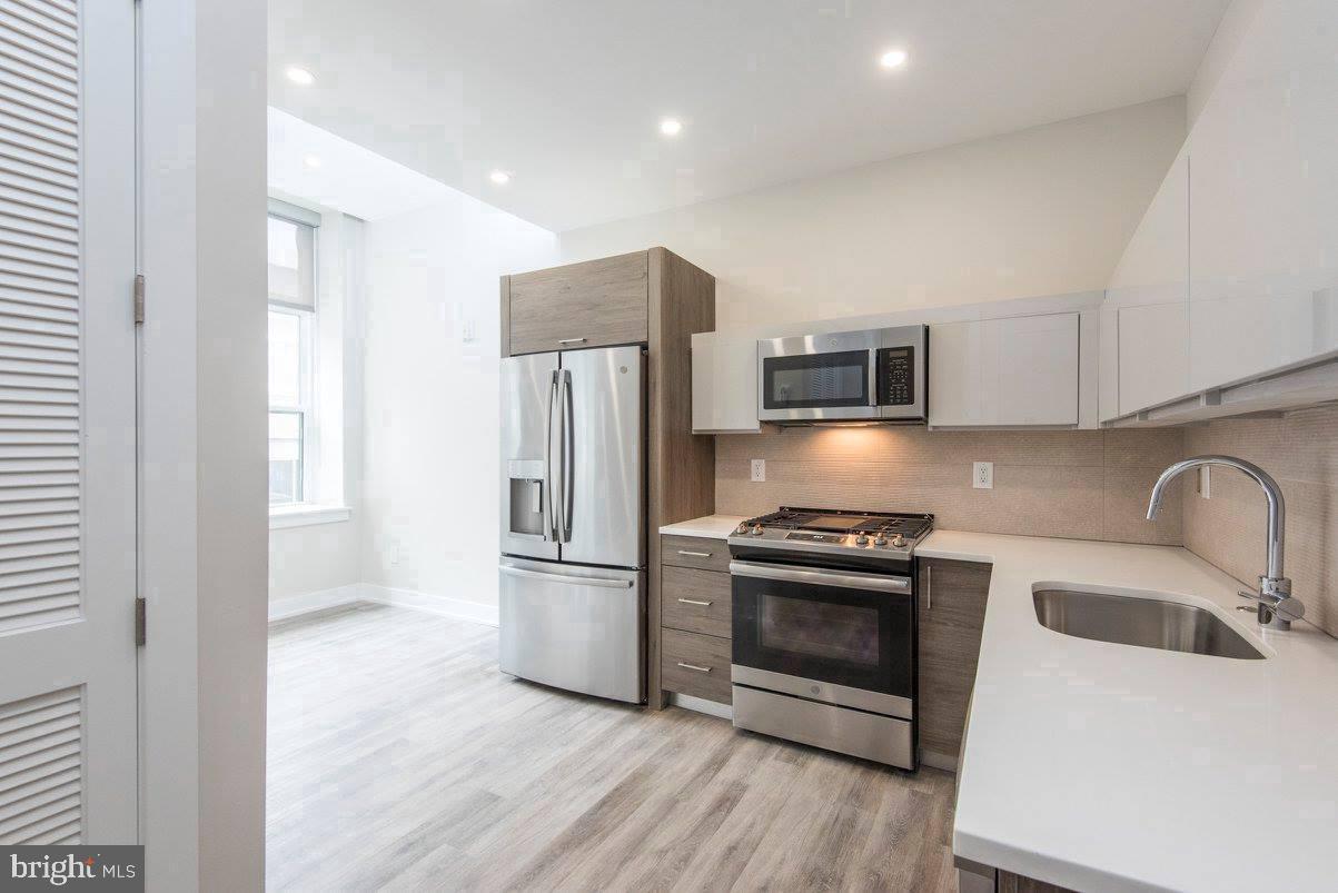 802 Sansom St #401 Property Photo 2