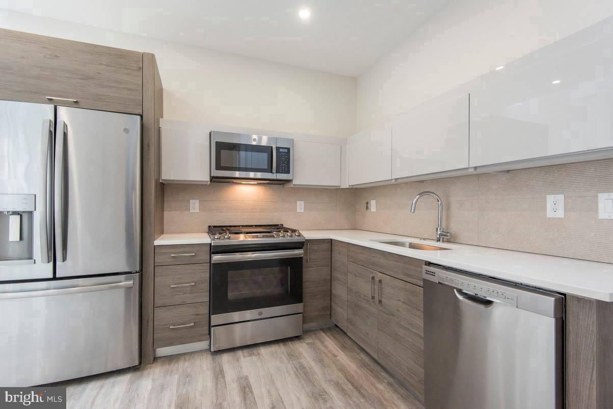 802 Sansom St #401 Property Photo 3
