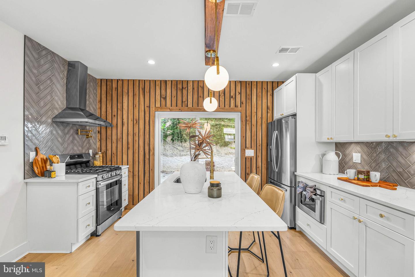 2211 E Gordon St Property Photo 1