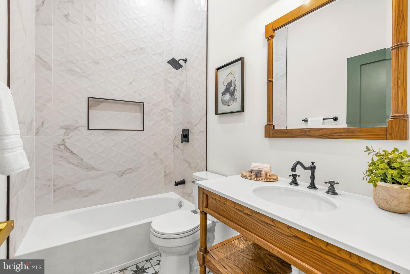 2211 E Gordon St Property Photo 37