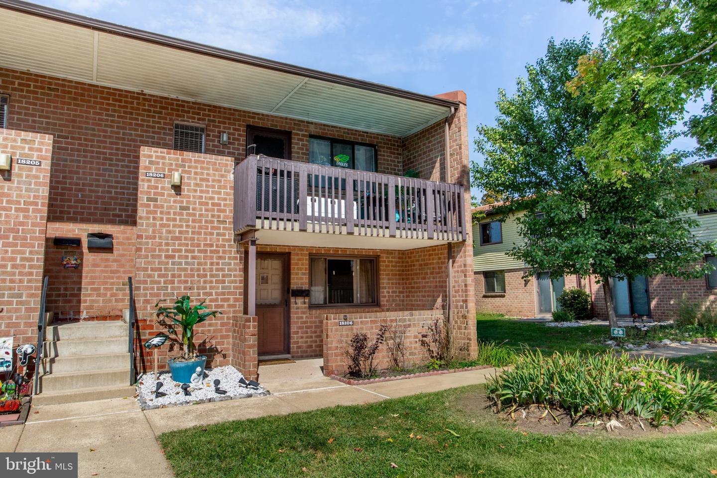 18106 DELAIRE LANDING RD #106 Property Photo 1