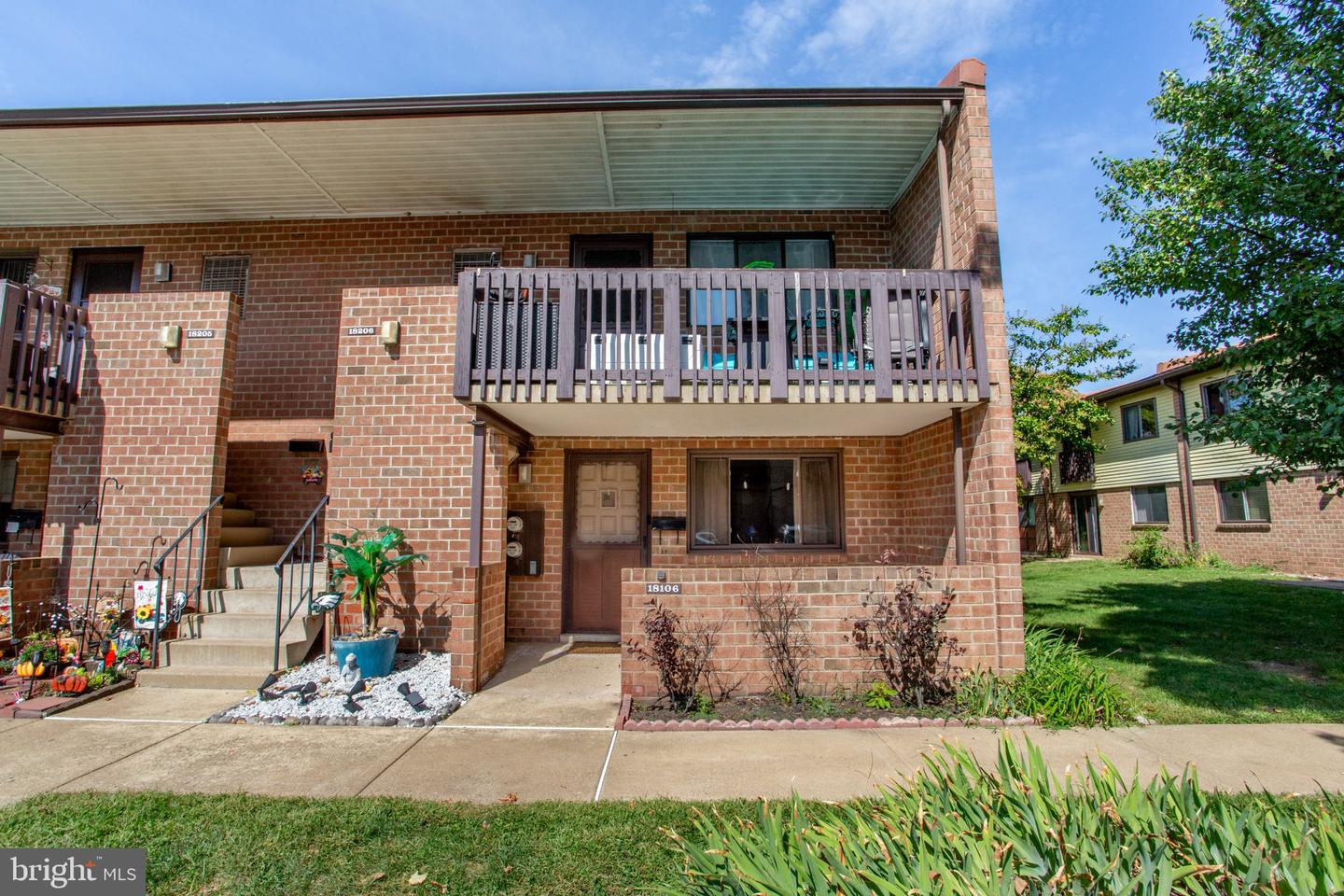 18106 Delaire Landing Rd #106 Property Photo 2