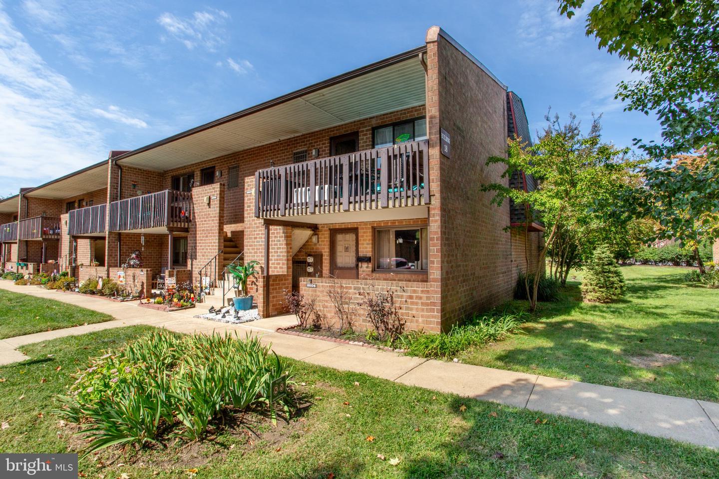 18106 Delaire Landing Rd #106 Property Photo 3