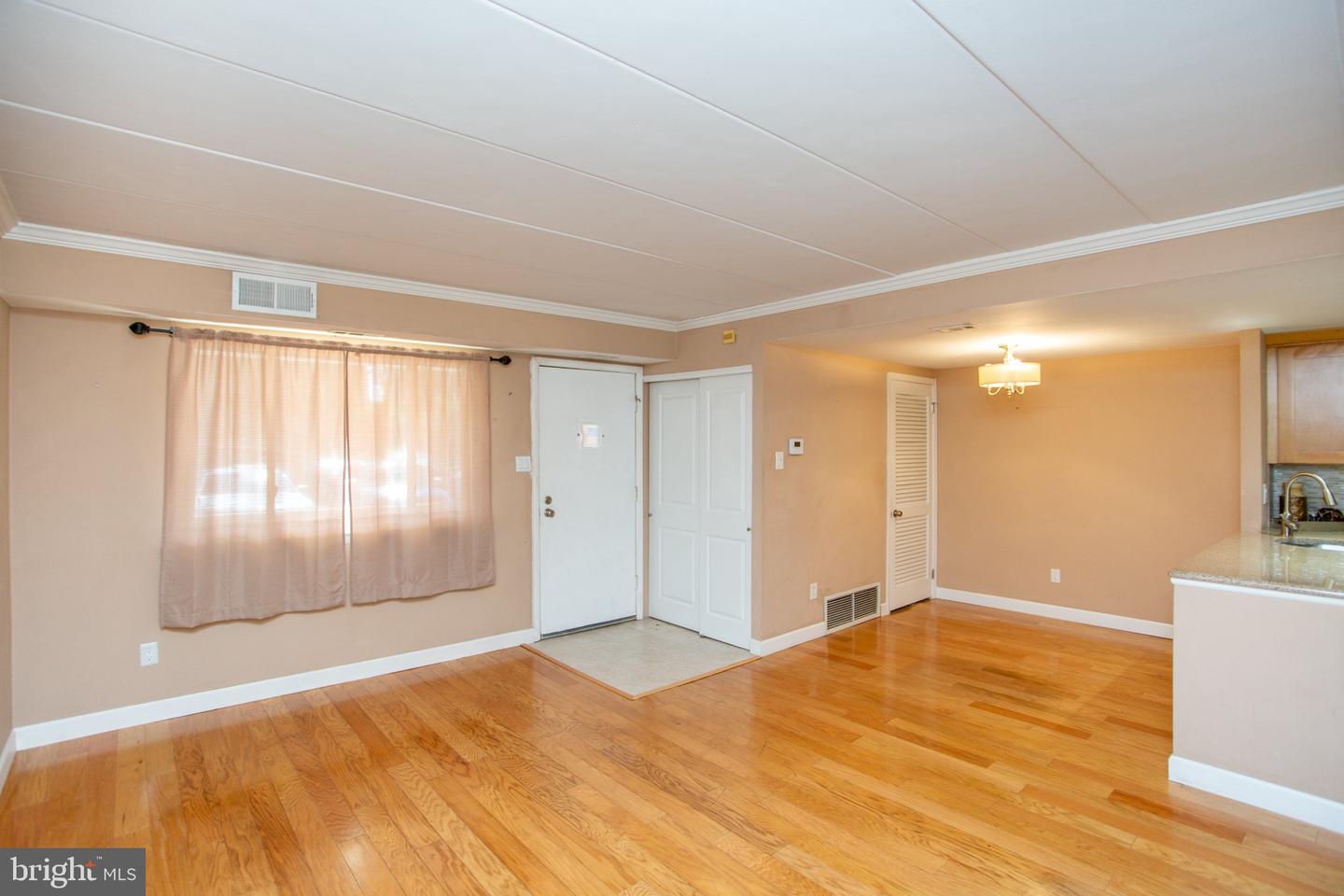 18106 Delaire Landing Rd #106 Property Photo 16