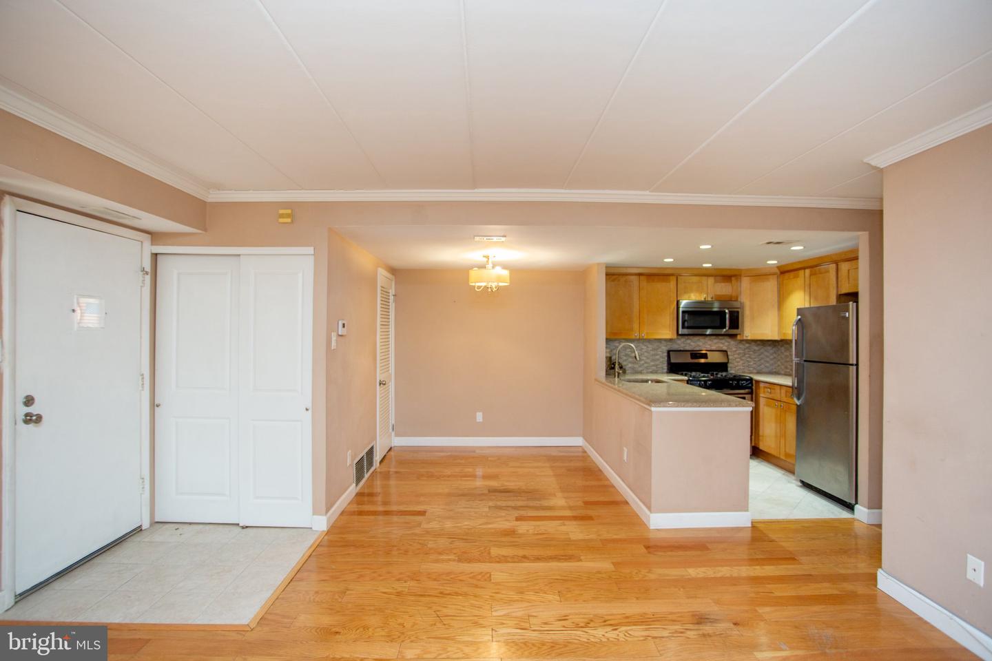 18106 Delaire Landing Rd #106 Property Photo 17
