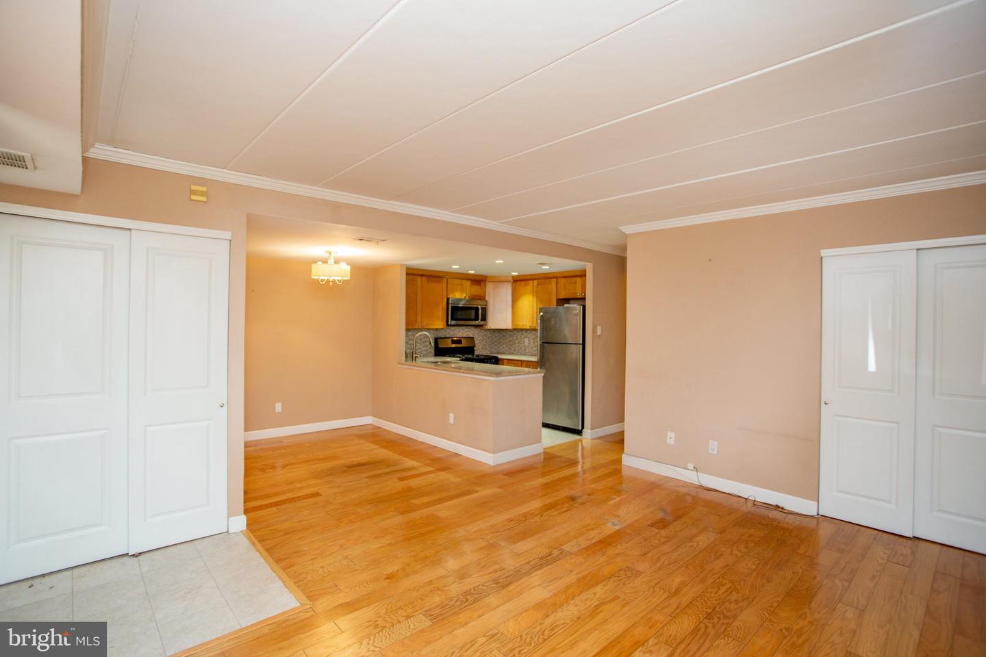 18106 Delaire Landing Rd #106 Property Photo 18