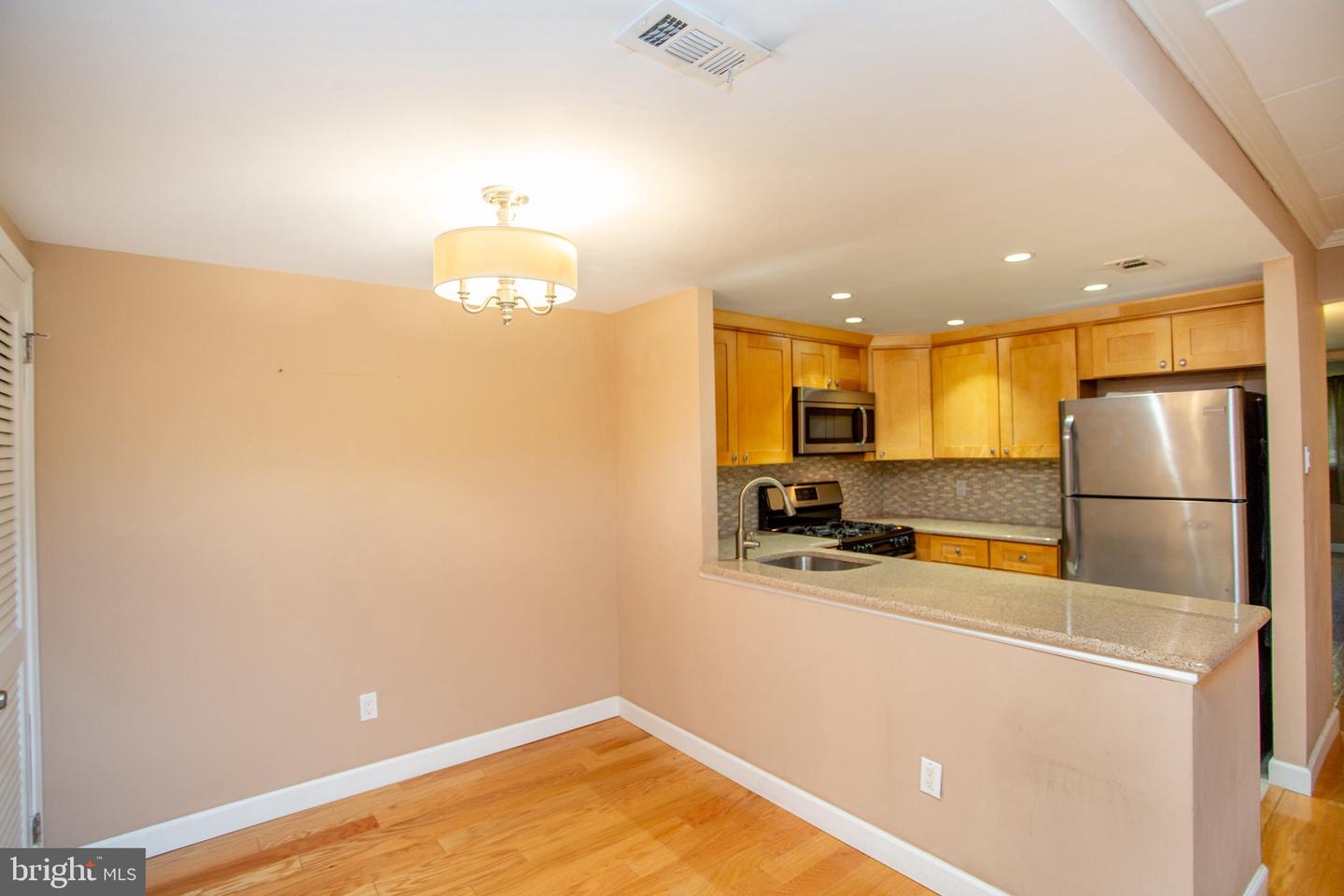 18106 Delaire Landing Rd #106 Property Photo 21