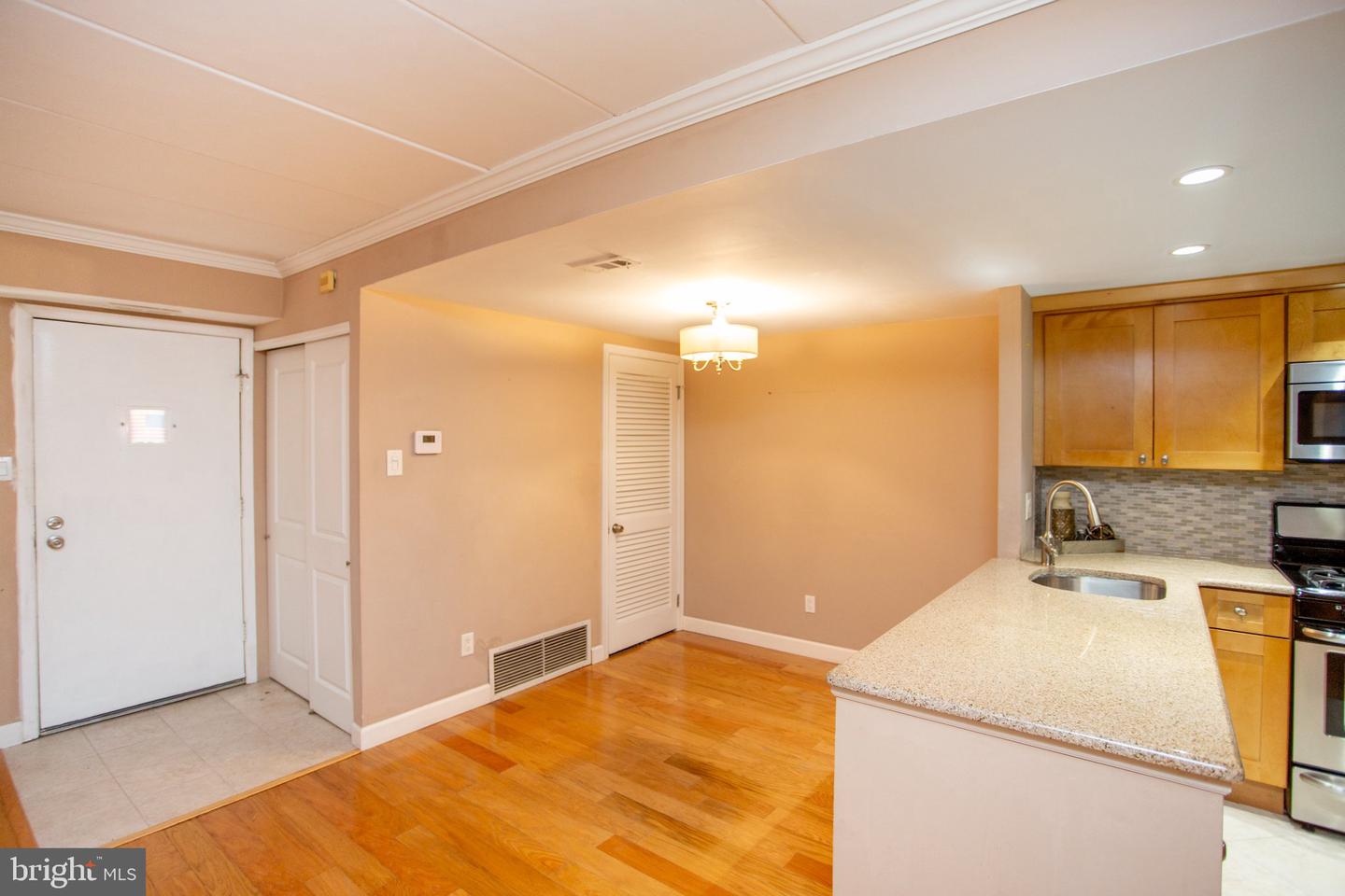 18106 Delaire Landing Rd #106 Property Photo 26