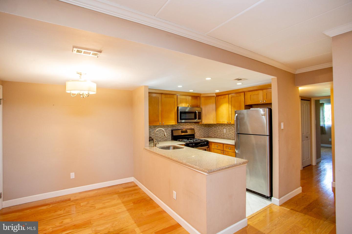 18106 Delaire Landing Rd #106 Property Photo 27
