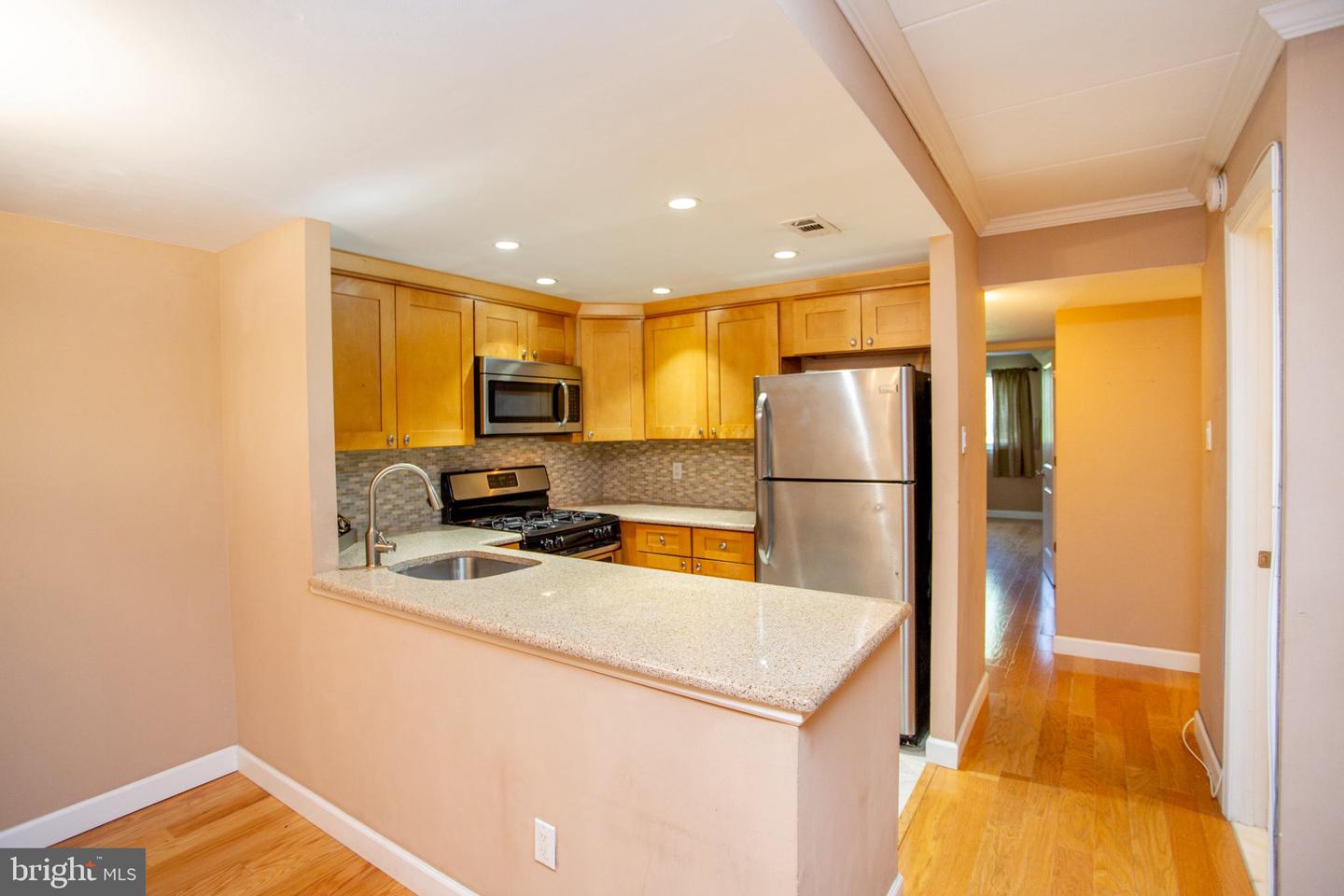 18106 Delaire Landing Rd #106 Property Photo 28