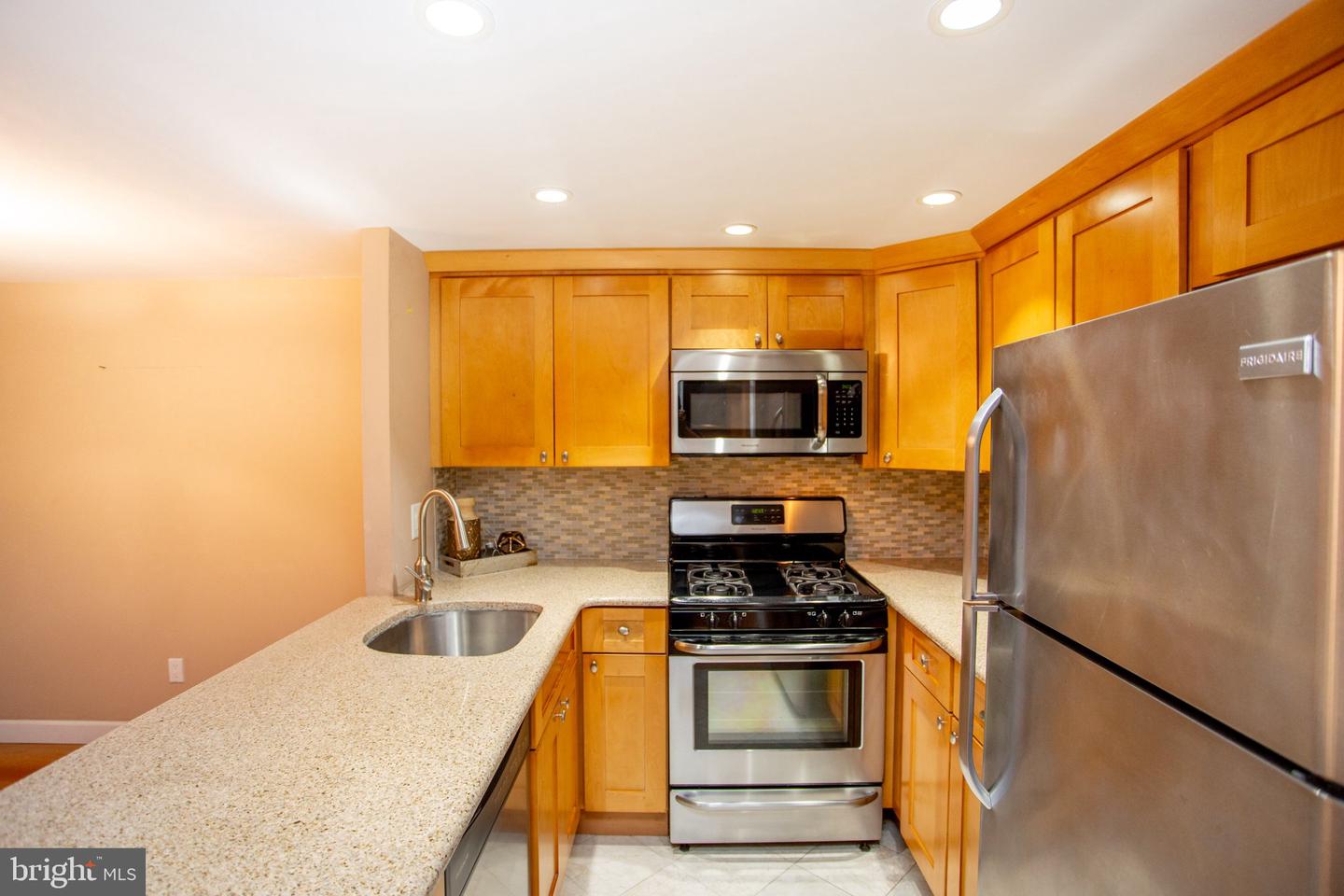 18106 Delaire Landing Rd #106 Property Photo 30