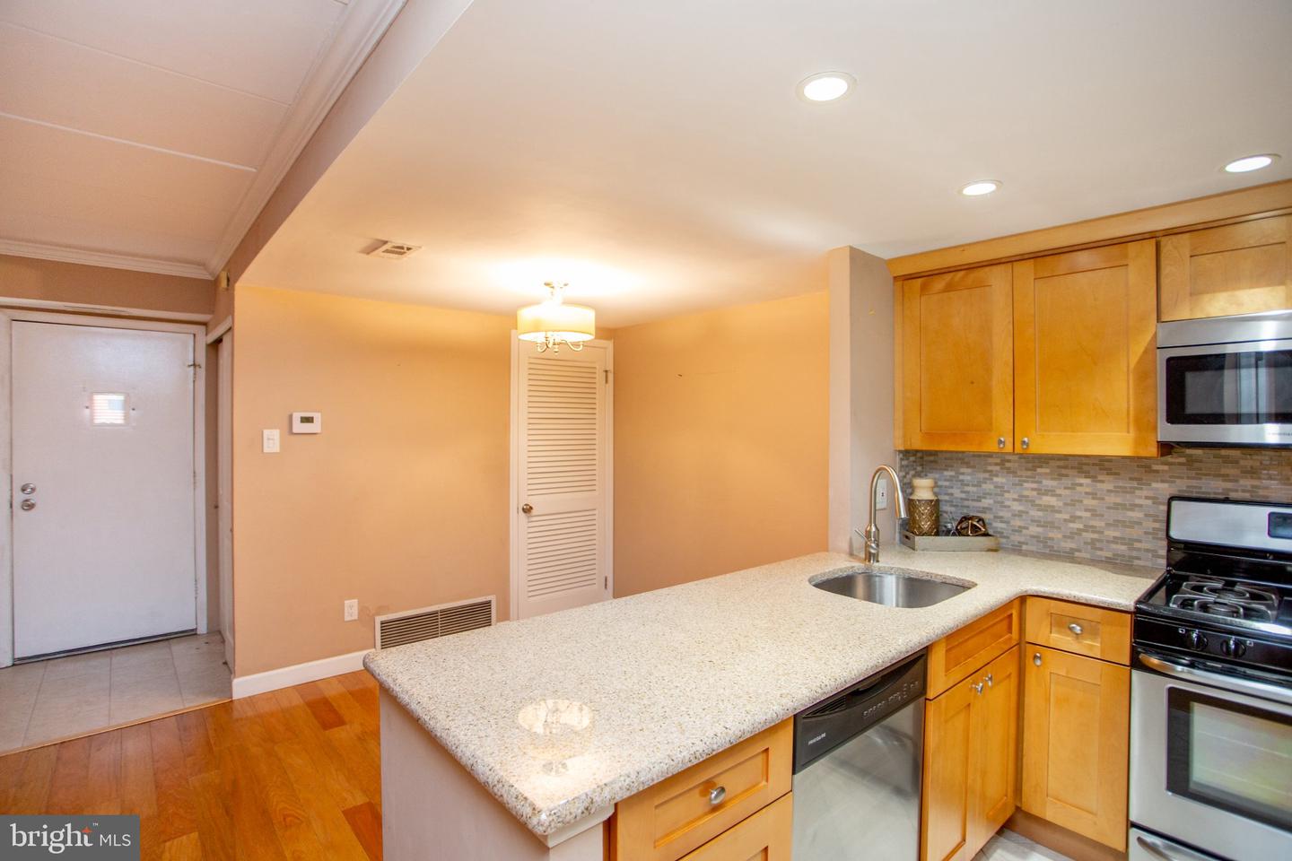 18106 Delaire Landing Rd #106 Property Photo 31