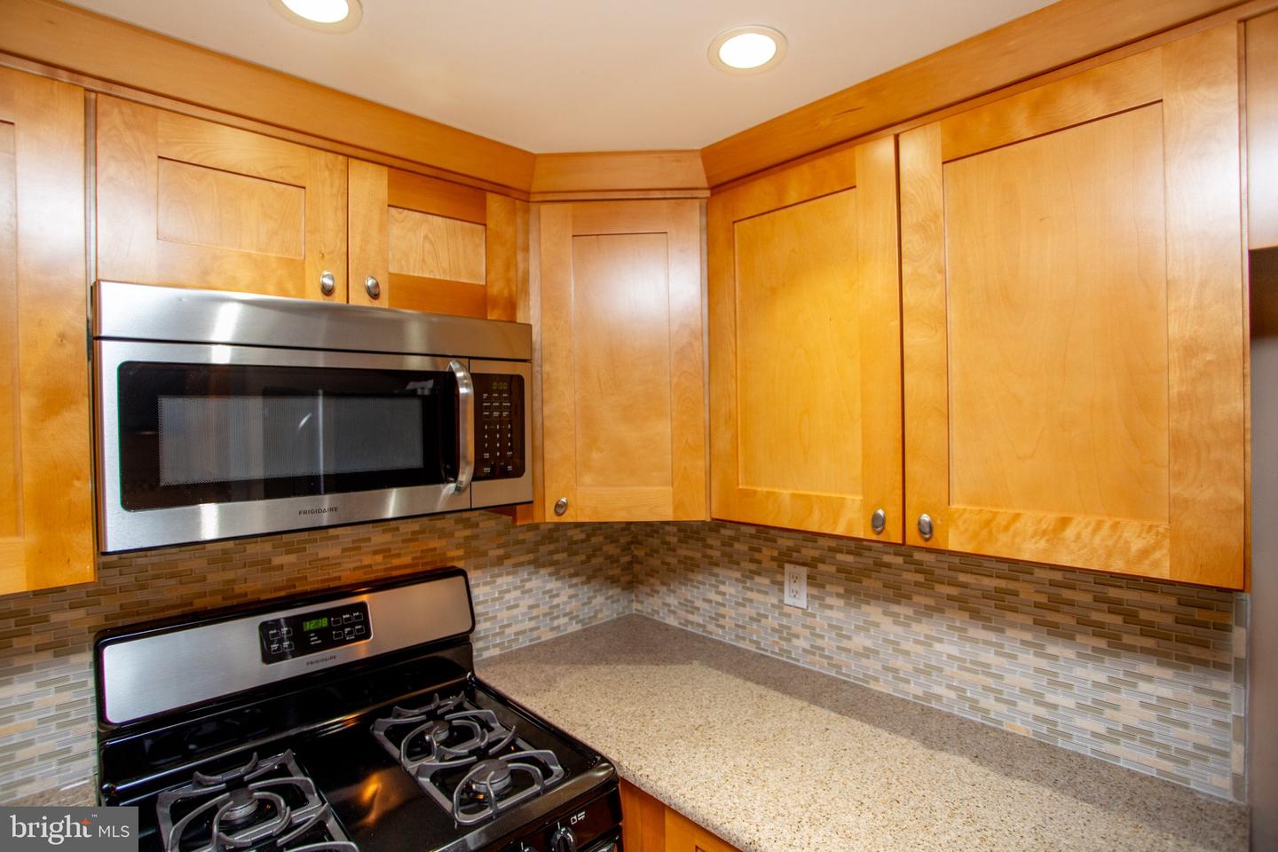 18106 Delaire Landing Rd #106 Property Photo 32