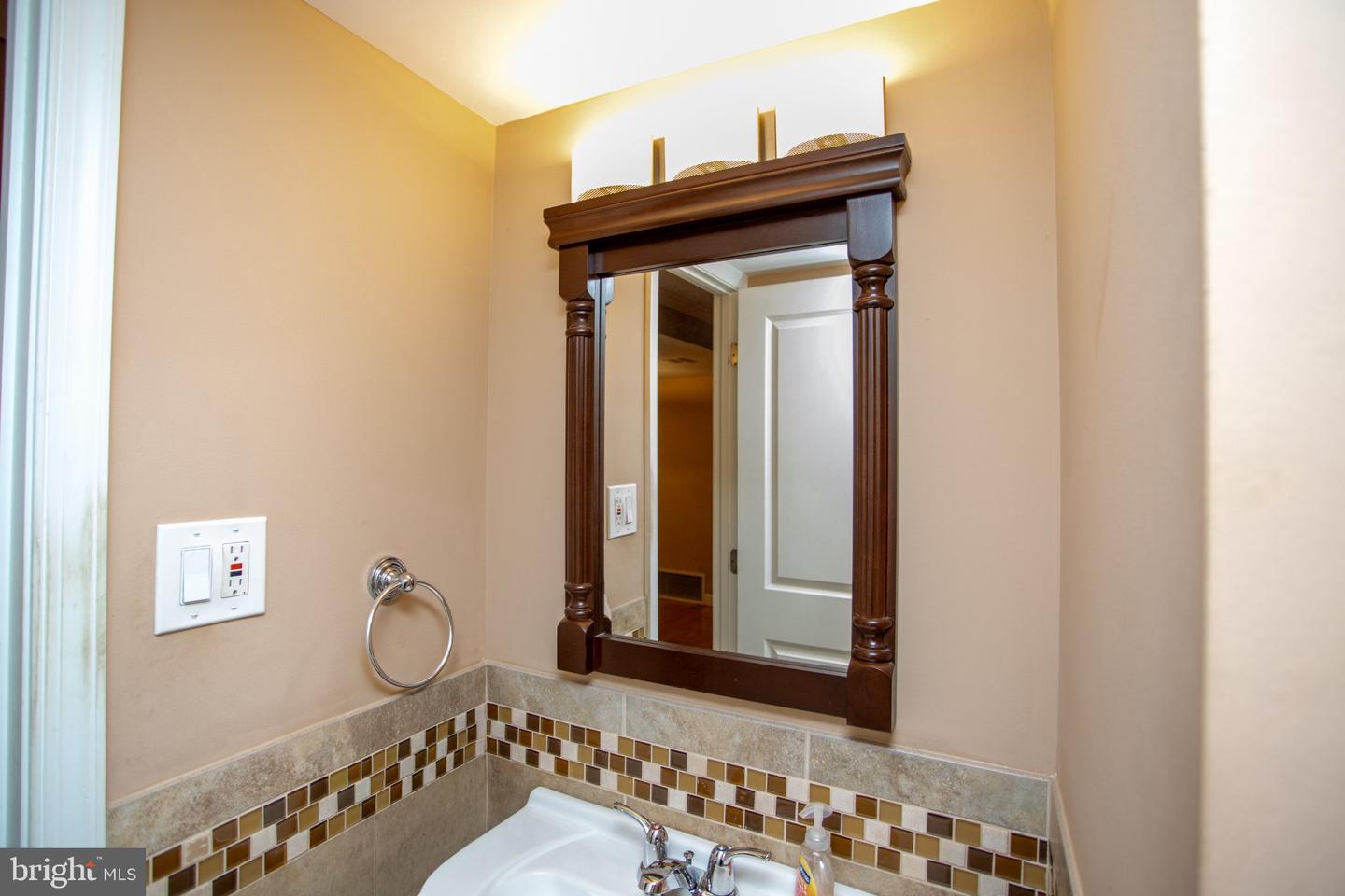 18106 Delaire Landing Rd #106 Property Photo 36