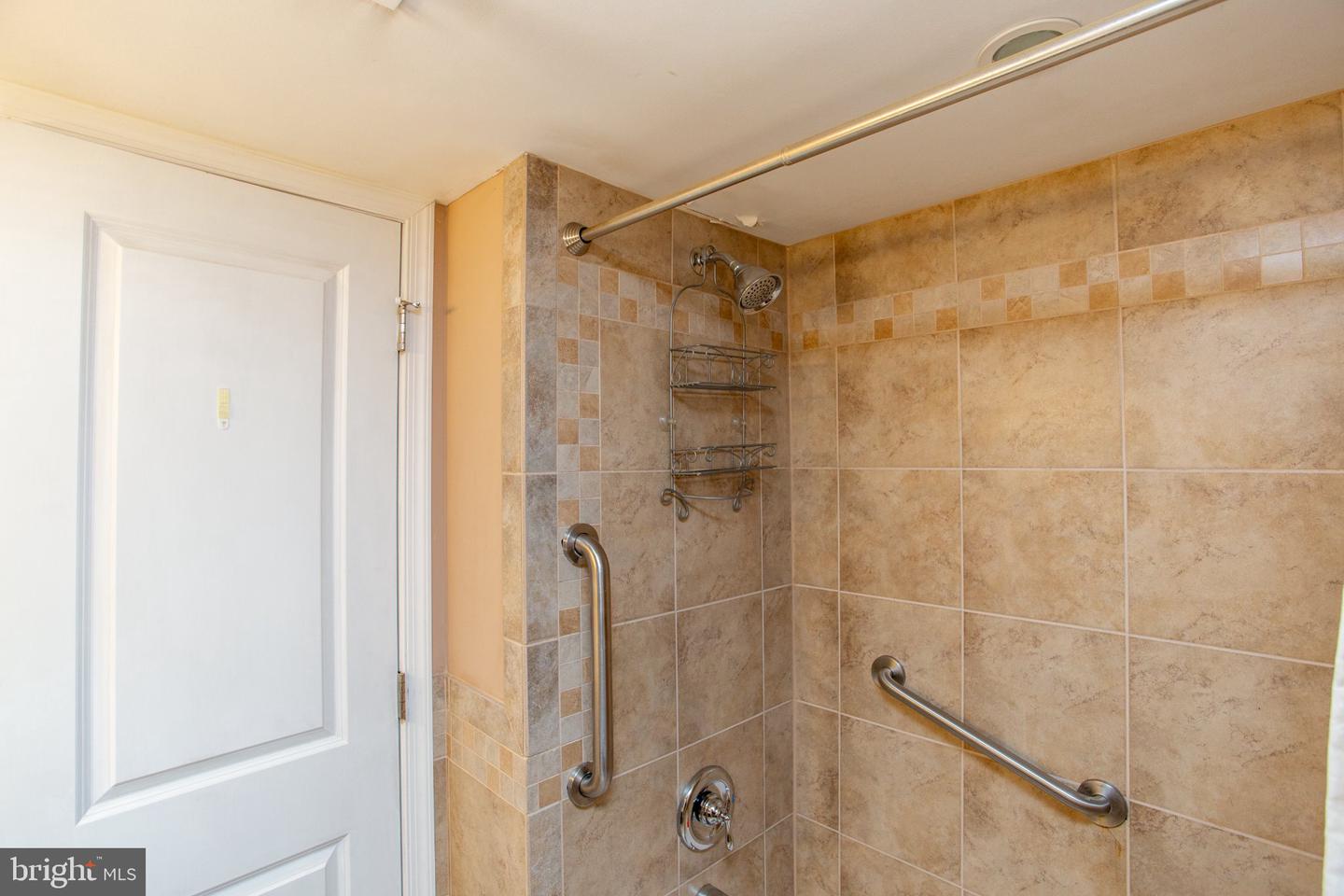 18106 Delaire Landing Rd #106 Property Photo 43