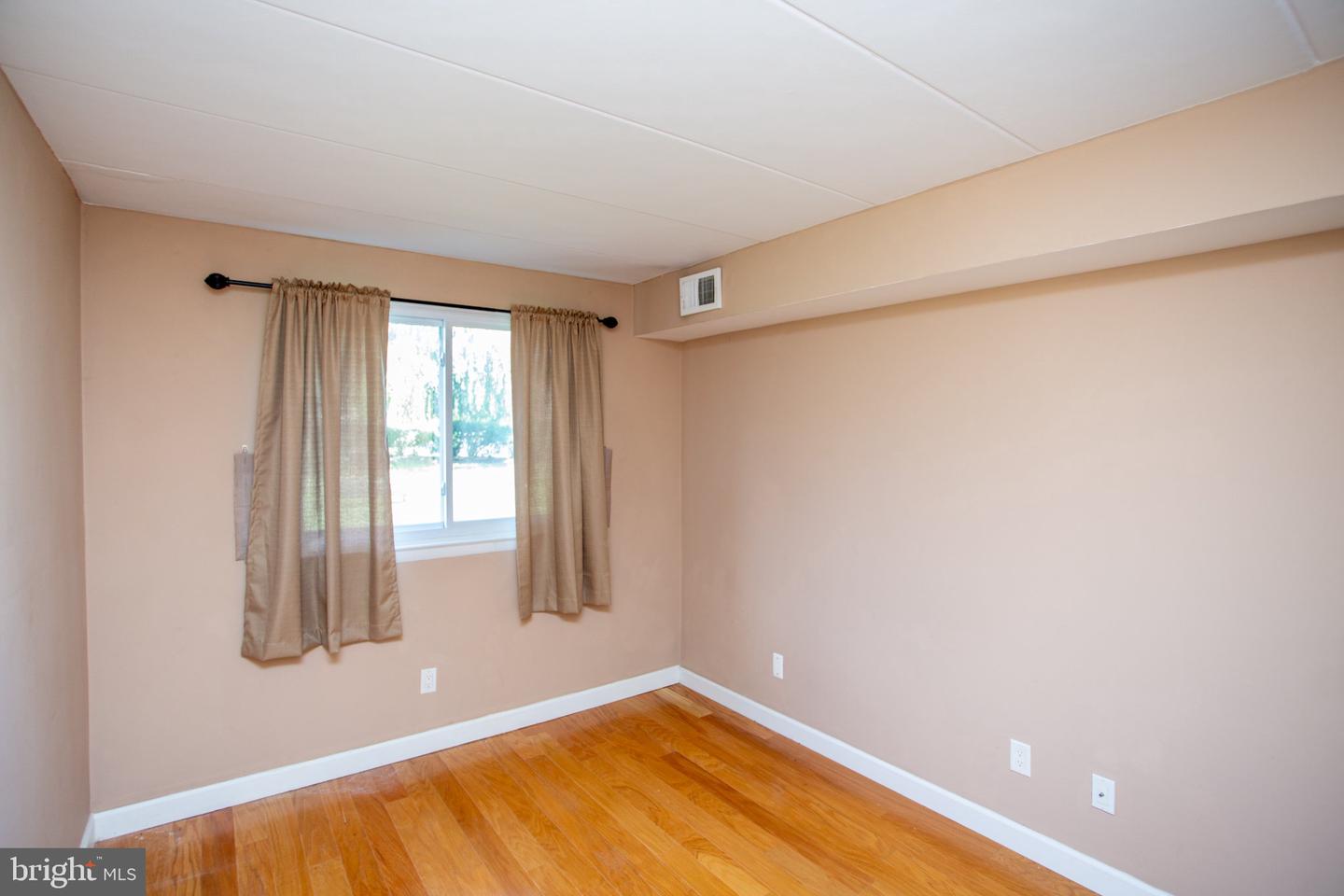 18106 Delaire Landing Rd #106 Property Photo 48