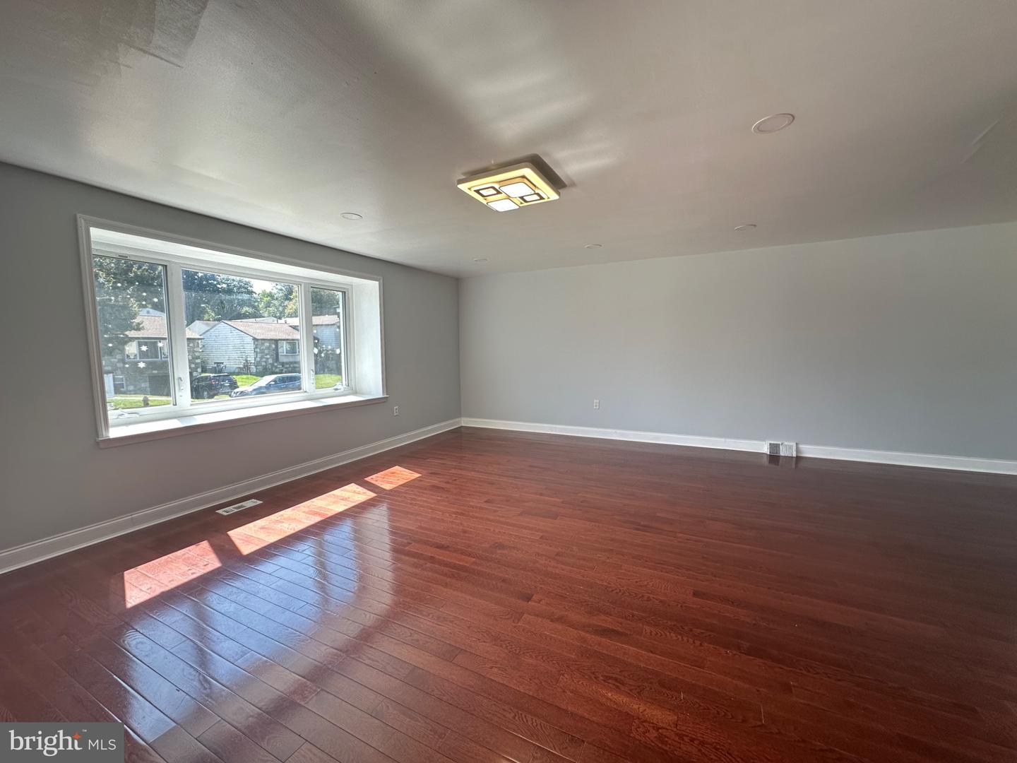 12010 Ferndale St Property Photo 6