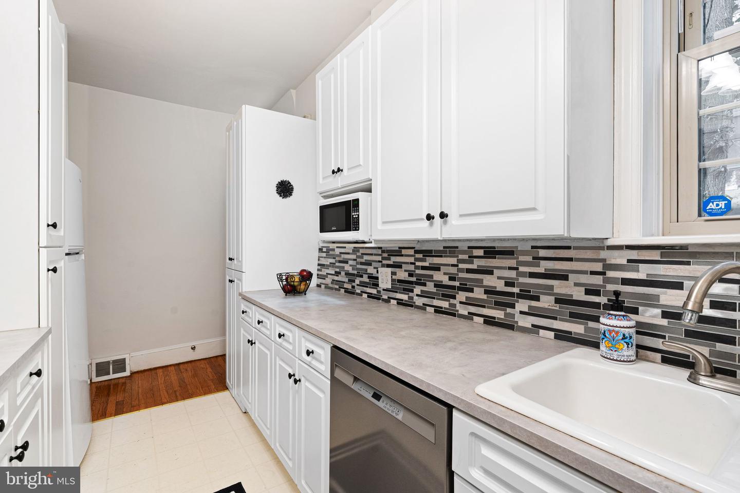 1841 Addison St Property Photo 7
