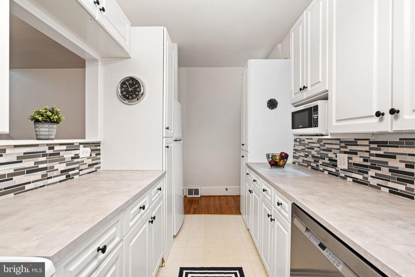 1841 Addison St Property Photo 8